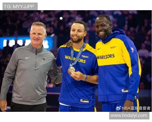 德雷蒙德格林的篮球生涯与领导力探讨：从勇士队的核心到全能战士