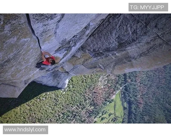 李秀英的攀岩人生：从初学者到顶尖选手的心路历程与挑战